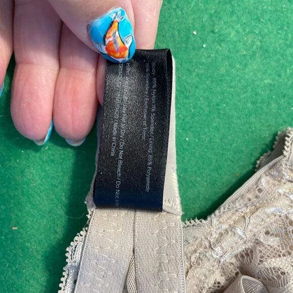 Bezier 38E EUC bra beige lace underwires - Picture 6 of 6